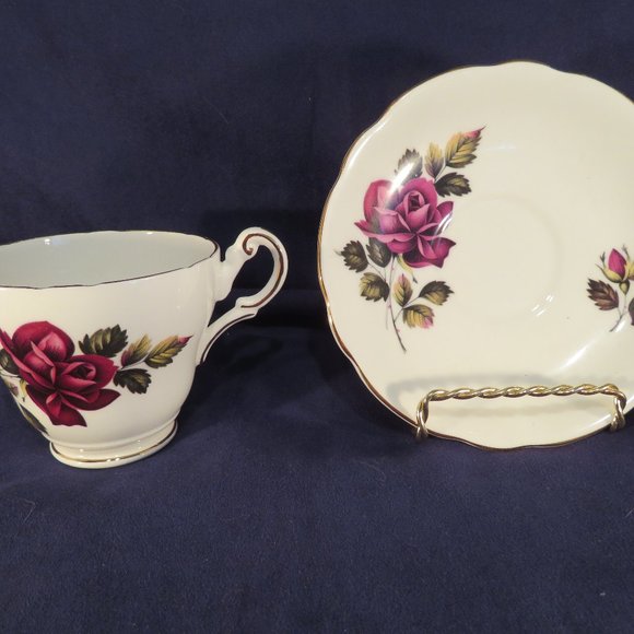Vintage REGENCY Bone China Teacup & Saucer Purple Rose (115C) - Picture 2 of 5